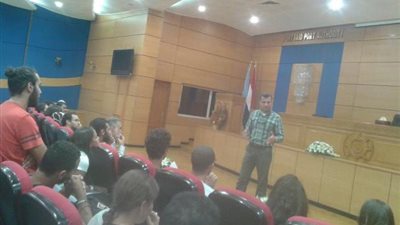 وفد طلاب الجامعة الألمانية يزور ميناء بورسعيد