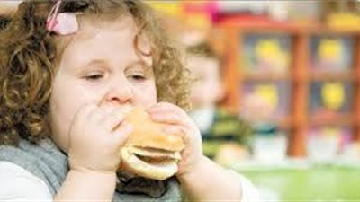 6 نصائح تحمي طفلك من ارتفاع نسبة الكوليسترول في الدم