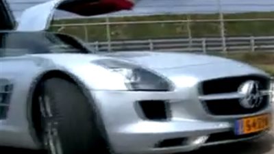 بالفيديو.. أقوي استعراض لسيارات «مرسيدس»