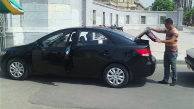 بالفيديو والصور.. تفتيش سيارات أساتذة 