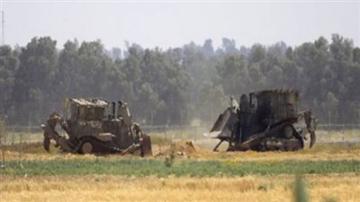 جرافات الاحتلال تتوغل داخل جنوب قطاع غزة