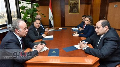 وزيرة الاستثمار تلتقي رئيسي «الرقابة المالية» والبورصة
