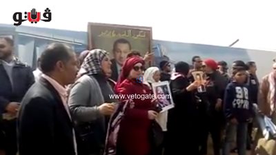 بالفيديو.. أنصار مبارك أمام أكاديمية الشرطة: «براءة يا ريس»