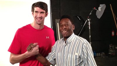 بيليه مهنئًا السباح فيليبس بنجاحه في الأوليمبياد: «رياضي لا يصدق»