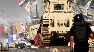 «روايات عن فض اعتصام رابعة».. شاهد عيان: الجيش لم يتدخل في الاقتحام.. الإخوان أطلقوا الجرينوف على القوات.. حرق إطارات السيارات وسيلة الإرهابية لمقاومة الغاز.. وصحفية: «سوري» أطلق ا