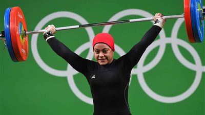 محافظ الإسماعيلية يتصل بأسرة البطلة الأوليمبية سارة سمير