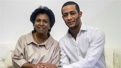 محمد رمضان ينشر صورة له برفقة شقيقة أمير الكويت