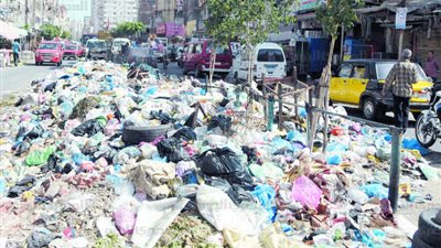 «البيئة»: تكدس القمامة بالإسكندرية وصل إلى 400 ألف طن