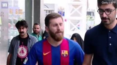 بالفيديو والصور.. احتجاز سيارة طالب إيراني يشبه ميسي لدرجة التطابق