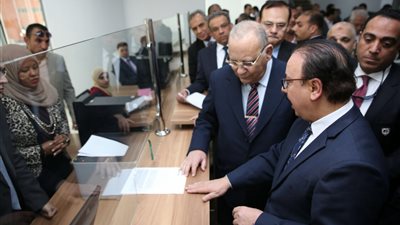 وزيرا الاتصالات والعدل يفتتحان مركز خدمة المواطن بالأسمرات