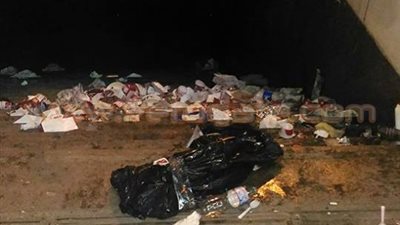 بالصور.. قذارة أبواب محطة مترو السادات المغلقة وصمة عار