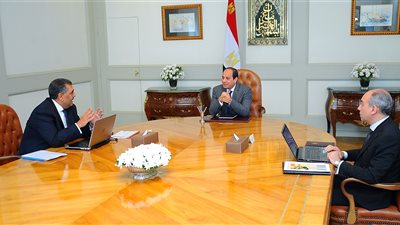 السيسي يبحث أوضاع شركات قطاع الأعمال العام.. الشرقاوي يستعرض خطة إصلاح الشركات والمؤشرات المالية داخلها.. والرئيس يطالب بزيادة عدد الشباب بمجالس الإدارات ومواصلة جهود التطوير