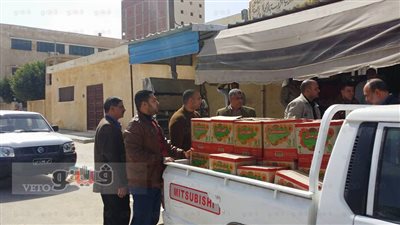 بالصور.. ضبط 760 كيلو سكر مدعم و2000 زجاجة زيت في مطروح