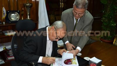 بالصور.. محافظ قنا يعتمد نتيجة الشهادة الإعدادية