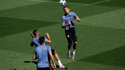 بالصور.. ريـال مدريد يخوض مرانه الأخير قبل لقاء أتلتيكو