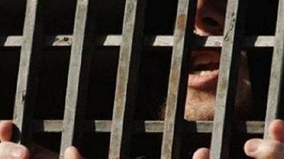 حبس متهم بحيازته قلما ناريا و30 طلقة بطريق المطار