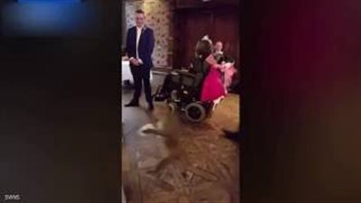 بالفيديو.. قرد يقتحم حفل زفاف ويحمل مفاجأة للعروس