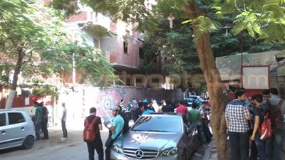 رئيس لجنة بولاق يسمح بدخول ثلاثة طلاب وصلوا متأخرين 20 دقيقة