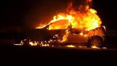 إشعال النار بسيارات تحمل لوحات شمال سيناء احتجاجا على مجزرة رفح