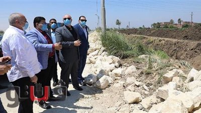 محافظ بني سويف يتفقد مشروع تبطين ترع ببا: توفر الفاقد من المياه | صور
