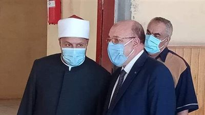 نائب رئيس جامعة الأزهر يتابع سير الامتحانات بدراسات كفر الشيخ | صور