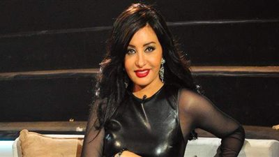 لطيفة تكشف عن ألبومها الجديد  