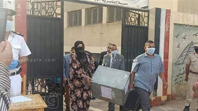 وصول صنايق كراسات امتحان اللغة الأجنبية الثانية لمقار لجان الثانوية