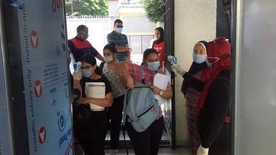 توافد طلاب الثانوية على لجان الامتحانات في الإسكندرية