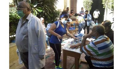 طالبات الثانوية العامة بالاسكندرية يلتزمن بارتداء الكمامات