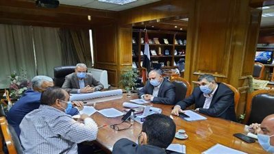 محافظ القليوبية يستعرض إعادة تأهيل 7 ترع بطول 56 كيلو بـ218 مليون جنيه