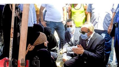 محافظ كفرالشيخ يقدم العزاء لوالدة 