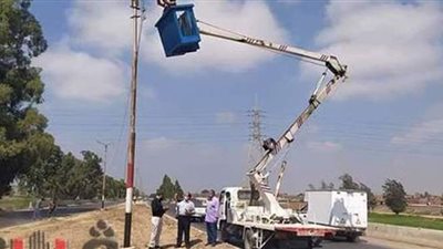 رئيس مدينة القصاصين يتابع أعمال الإنارة | صور