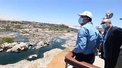 ​بتكلفة 1.5 مليار جنيه.. مدبولي يتفقد محور بديل خزان أسوان ضمن محاور النيل