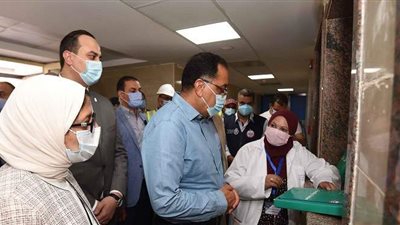 تفاصيل زيارة مدبولي لأسوان.. يتفقد أعمال تطوير السوق السياحي.. يجري جولة بمستشفى العزل.. ويطمئن على الاجراءات الاحترازية بمتحف النوبة