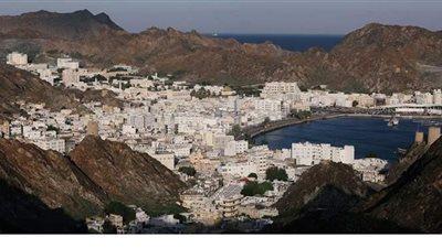 سلطنة عمان تبدأ في السماح للمواطنين بالسفر للخارج