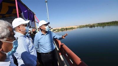 رئيس الوزراء يتفقد محور كلابشة على النيل وأعمال ازدواج طريق القاهرة - أسوان