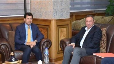 الأهلي يطلب من وزير الرياضة رسميًا إزالة لافتات «نادي القرن» من محيط الزمالك