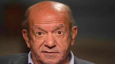 دينا تطالب متابعيها بالدعاء للفنان لطفي لبيب