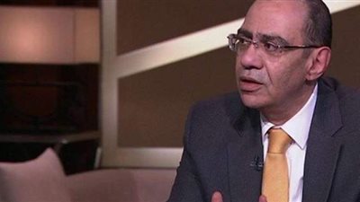حسام حسني يحذر متعافي كورونا من التوقف عن تناول العلاج