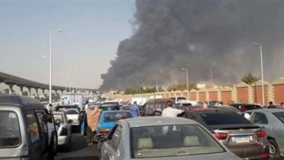 الصور الأولي  لحريق سيارات القاهرة الإسماعيلية الصحراوي