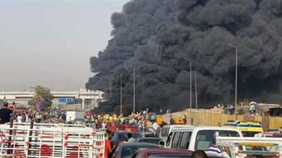 تفحم 30 سيارة فى حريق ماسورة مواد بترولية بطريق الإسماعيلية