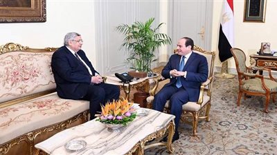 مستشار الرئيس للصحة: تراجع شدة فيروس كورونا.. نتواصل يوميًا مع مراكز الأبحاث حول العالم.. والحصول على تطعيم الفيروس فور إتاحته