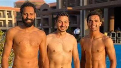 جنش وأوباما يتدربان في حمام السباحة