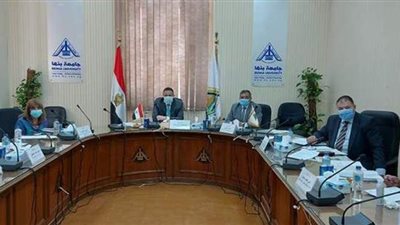 لجنة بجامعة بنها تستقبل المتقدمين لشغل الوظائف القيادية
