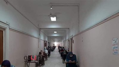 نائب رئيس الجامعة بالإسكندرية يتفقد امتحانات كلية الآداب