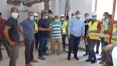 رئيس جامعة سوهاج يتابع أعمال الإنشاءات بالمستشفى الجديد
