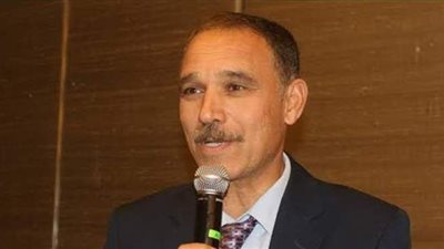 نائب يطالب بتبسيط كتاب 