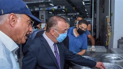 محافظ الإسكندرية في جولة على مصانع البلاستيك