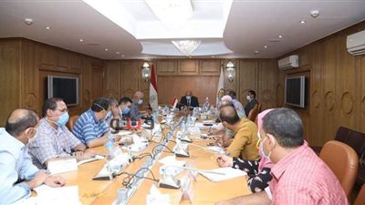 محافظ قنا يبحث تسهيل إجراءات قانون التصالح على مخالفات البناء