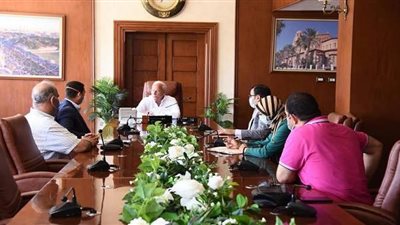 محافظ بورسعيد يناقش خطة تطوير الجراجات